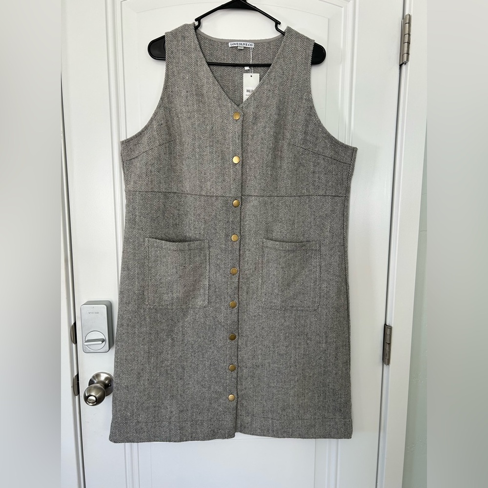 Love,Olive Co Gray Sleeveless Button-Down Dress. Size 2XL